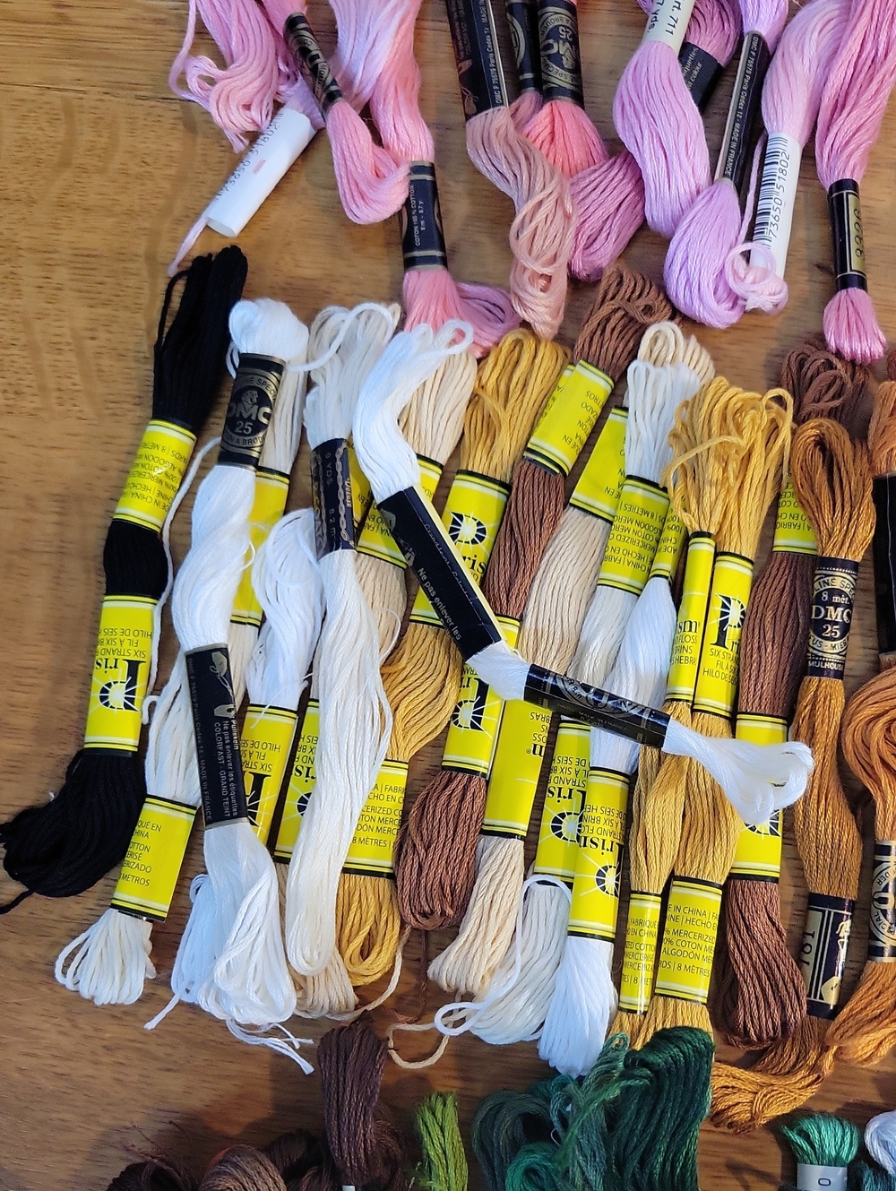 Lot 200 Skeins DMC, Prism, J&P Coats Embroidery Floss Assorted Colors Cotton - Picture 7 of 10